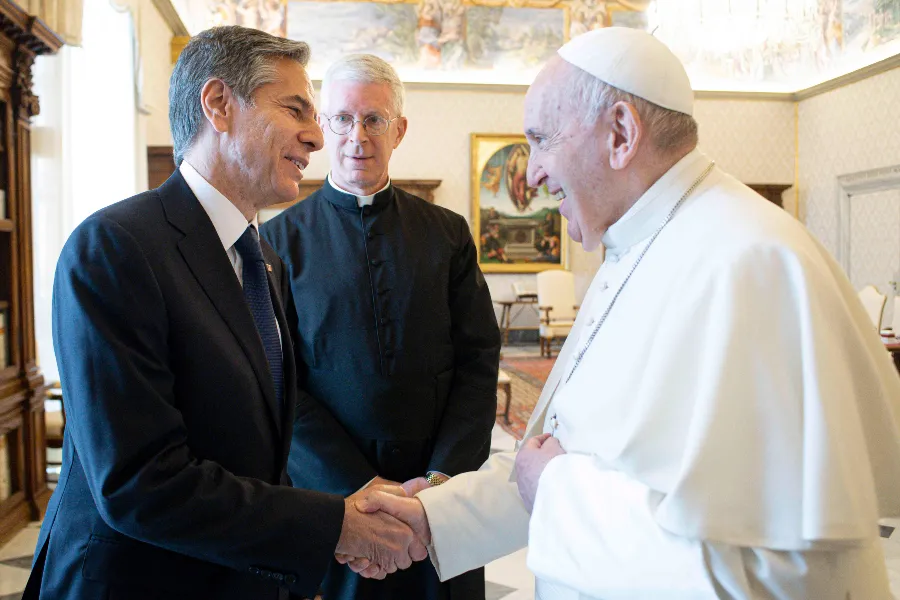 Pope Francis greets Secretary Antony Blinken at the Vatican on June 28, 2021.?w=200&h=150